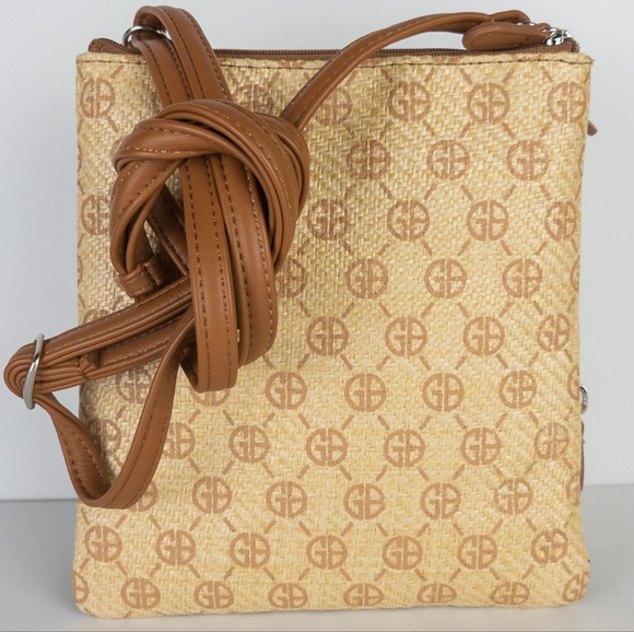 Giani Bernini Triple-Zip Signature Straw Dasher Crossbody -Logo Straw - Picture 2 of 3